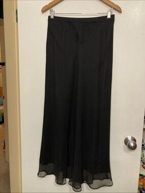 Vintage Mantles “petite” Black Flowing skirt 8